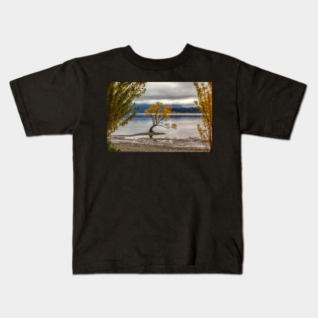 Wanaka Lake Tree 7 Kids T-Shirt by charlesk